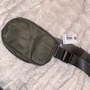 NWT belt bag